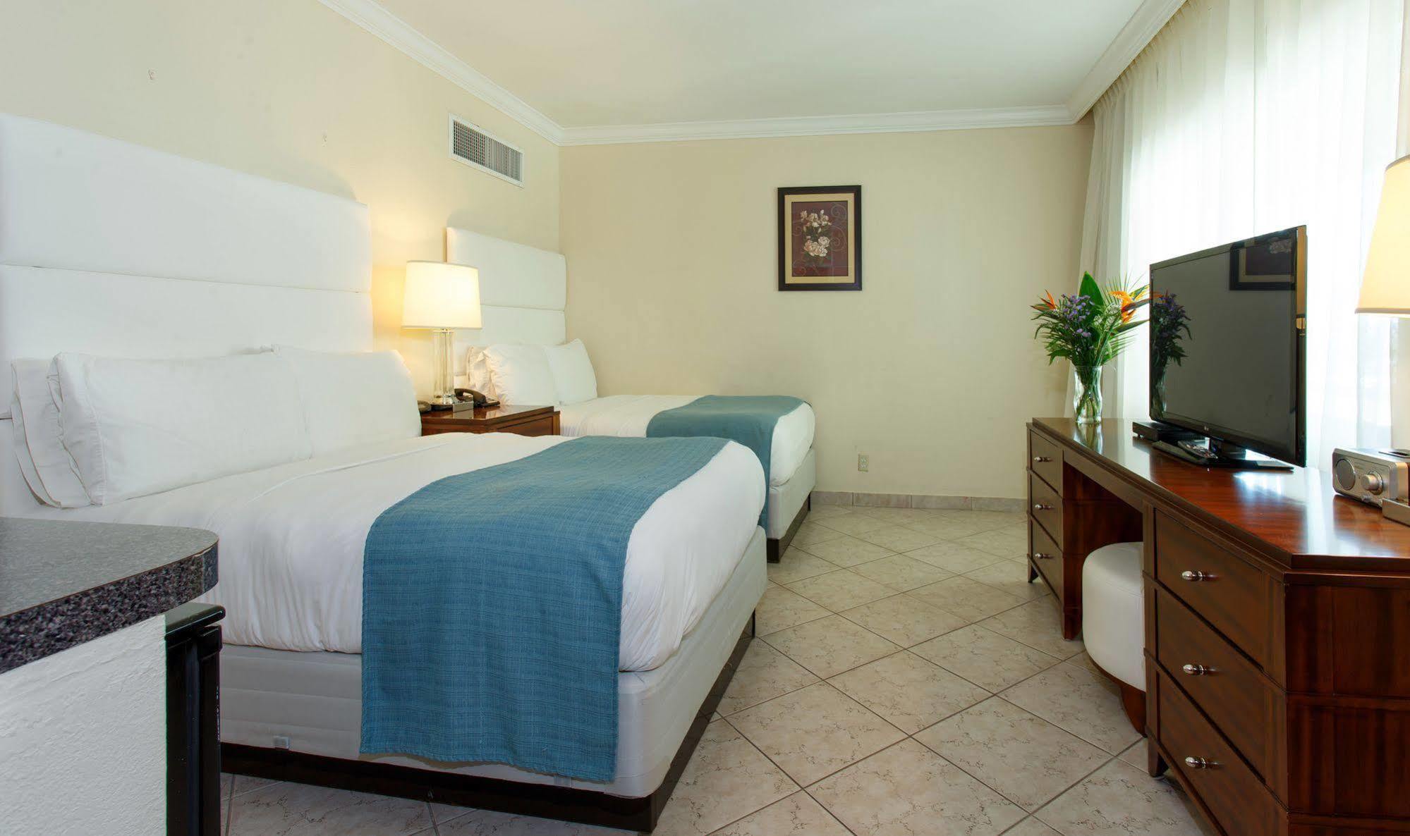 The Sea Lord Hotel & Suites (Adults Only) Lauderdale-by-the-Sea Extérieur photo